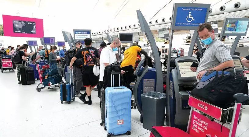 國內及出境旅客不查是否接種 加國下周一取消疫苗證