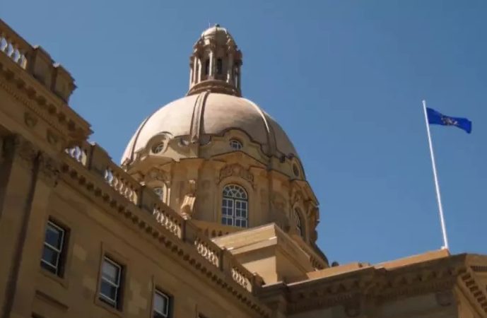 卡加利市議會未來4年財政預算 限制物業稅加幅