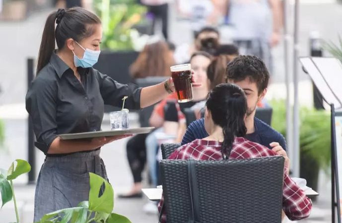 外出用餐給小費比例多少才適合？ 國民對小費比例存分歧  