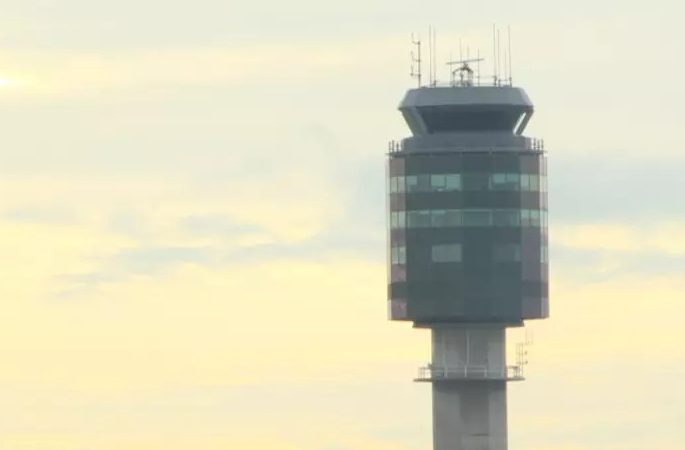 工會稱溫哥華機場空管人手不足 「系統依賴加班運行」  
